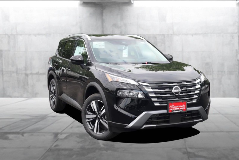 Nissan Rogue Vehicle Image 02