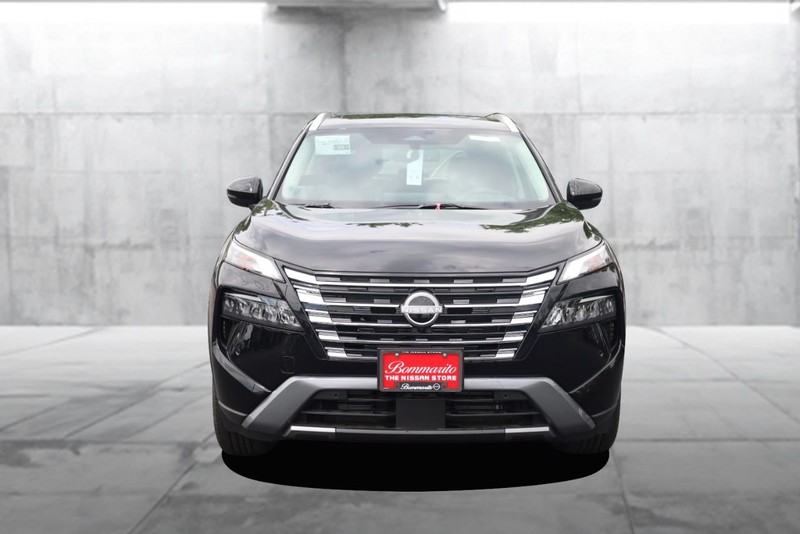 Nissan Rogue Vehicle Image 04