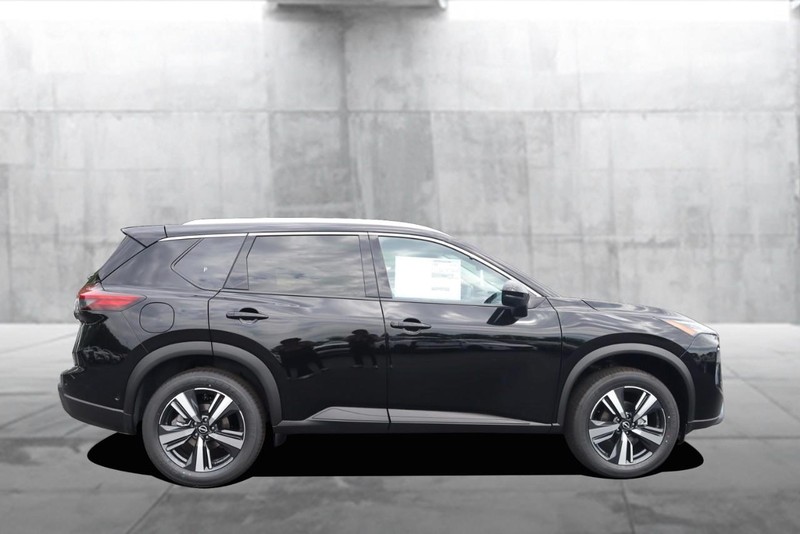 Nissan Rogue Vehicle Image 05