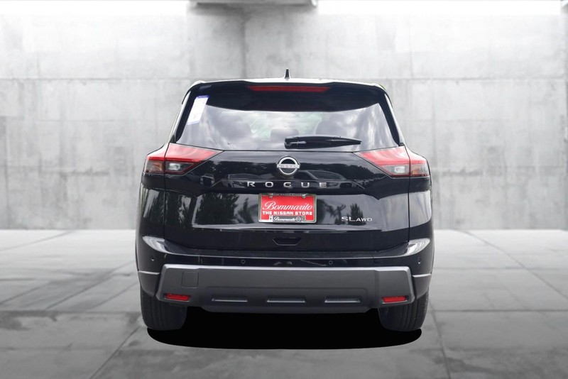 Nissan Rogue Vehicle Image 06