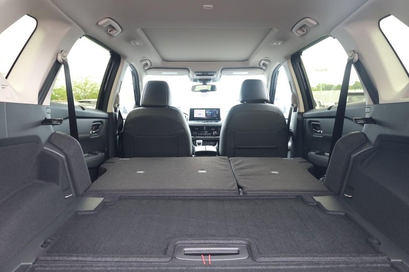 Nissan Rogue Vehicle Image 08