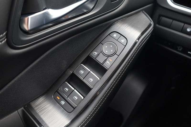 Nissan Rogue Vehicle Image 18