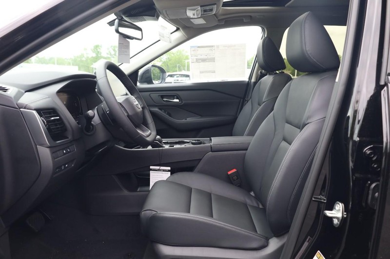 Nissan Rogue Vehicle Image 20
