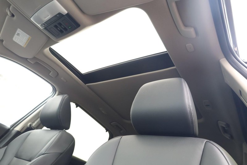 Nissan Rogue Vehicle Image 21