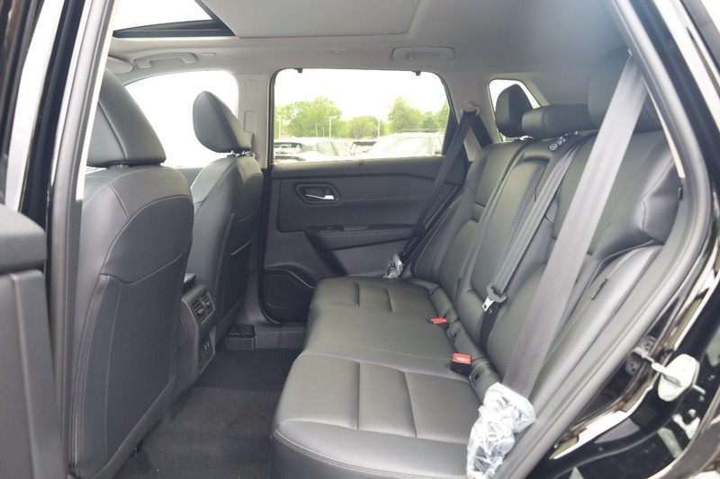 Nissan Rogue Vehicle Image 22