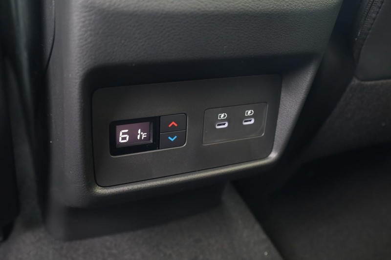 Nissan Rogue Vehicle Image 23