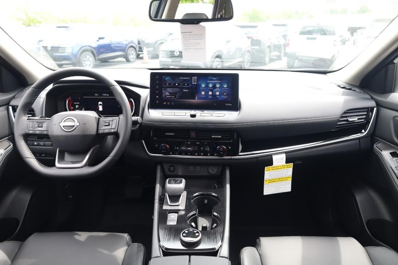 Nissan Rogue Vehicle Image 24