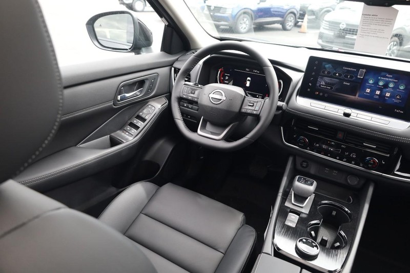 Nissan Rogue Vehicle Image 25
