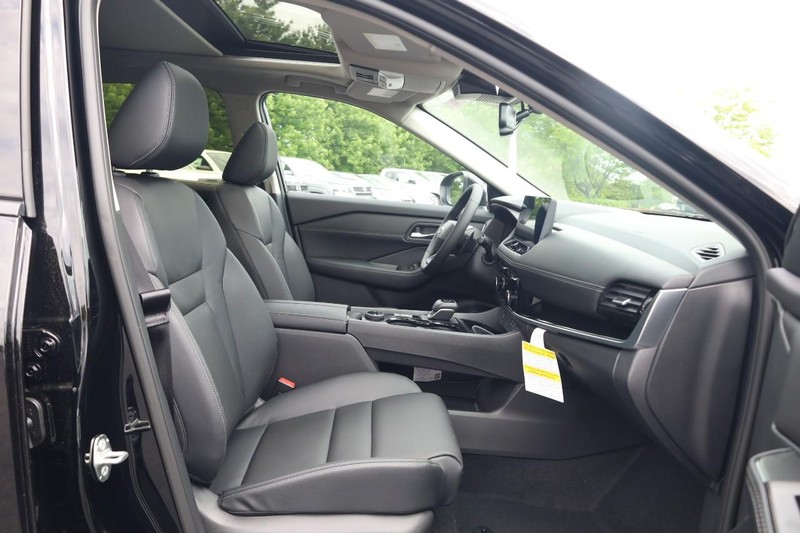 Nissan Rogue Vehicle Image 26
