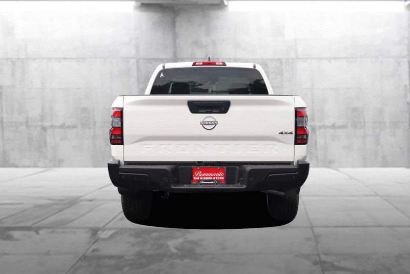 Nissan Frontier Vehicle Image 06