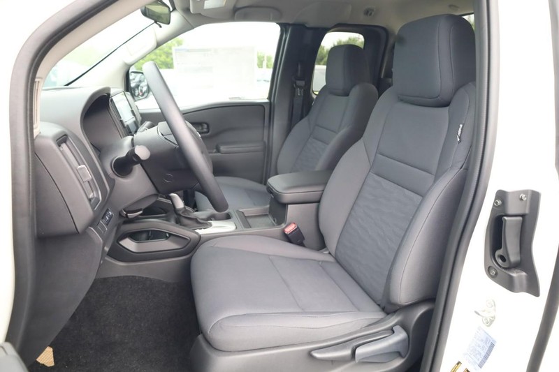 Nissan Frontier Vehicle Image 08
