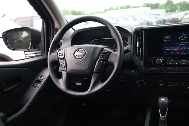 Nissan Frontier Vehicle Image 15
