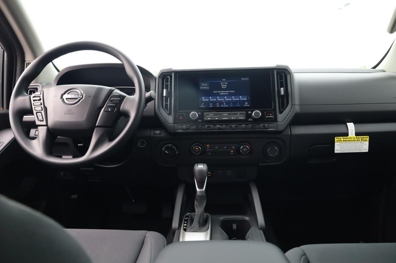 Nissan Frontier Vehicle Image 16