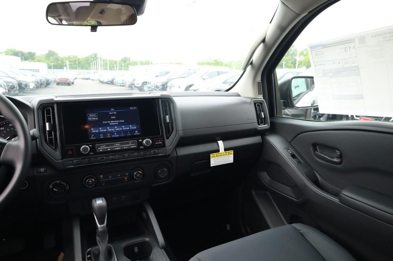 Nissan Frontier Vehicle Image 17