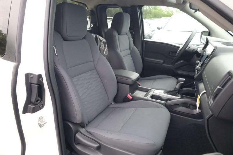 Nissan Frontier Vehicle Image 25