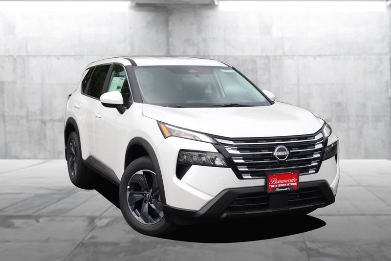 Nissan Rogue Vehicle Image 02