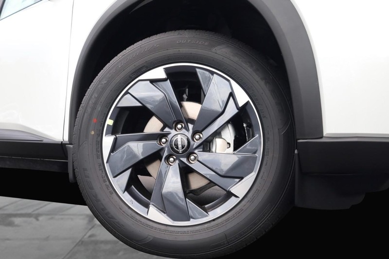 Nissan Rogue Vehicle Image 03