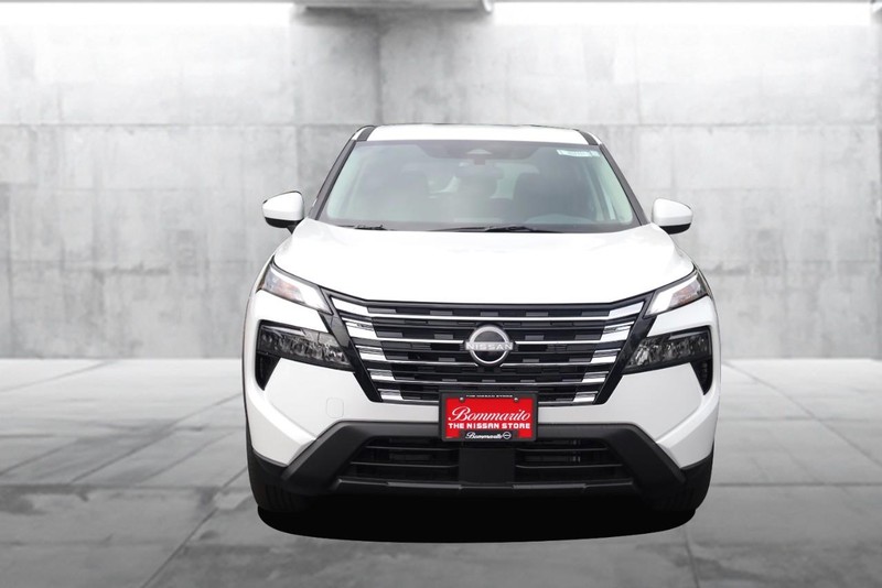 Nissan Rogue Vehicle Image 04