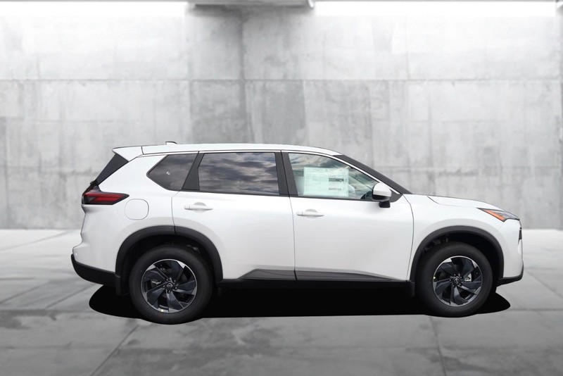 Nissan Rogue Vehicle Image 05
