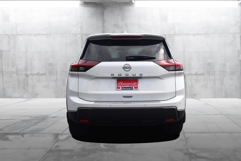 Nissan Rogue Vehicle Image 06