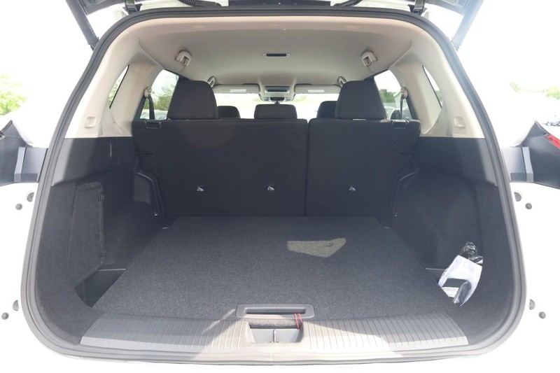 Nissan Rogue Vehicle Image 07