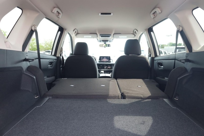 Nissan Rogue Vehicle Image 08