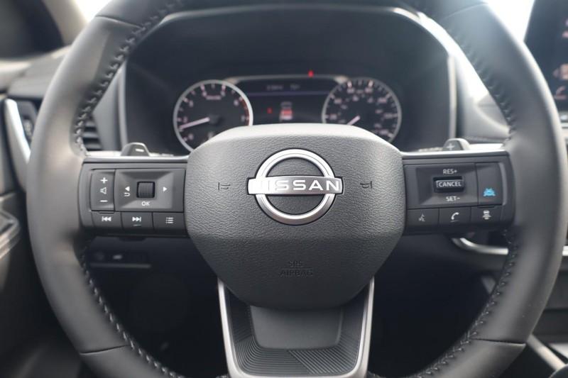 Nissan Rogue Vehicle Image 09