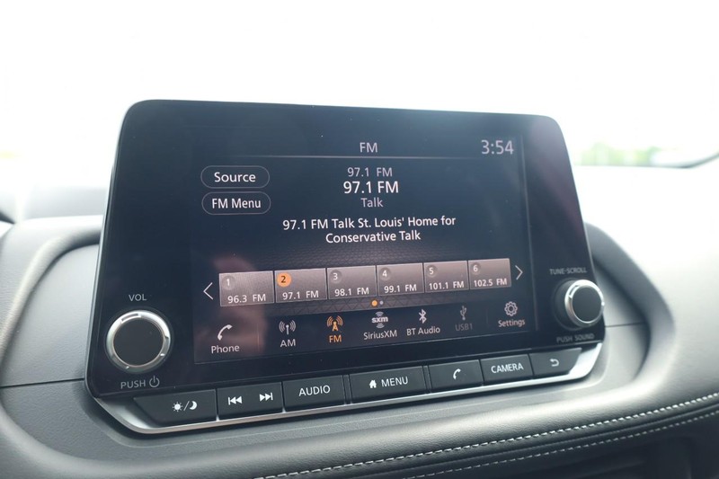 Nissan Rogue Vehicle Image 11