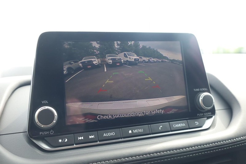 Nissan Rogue Vehicle Image 13