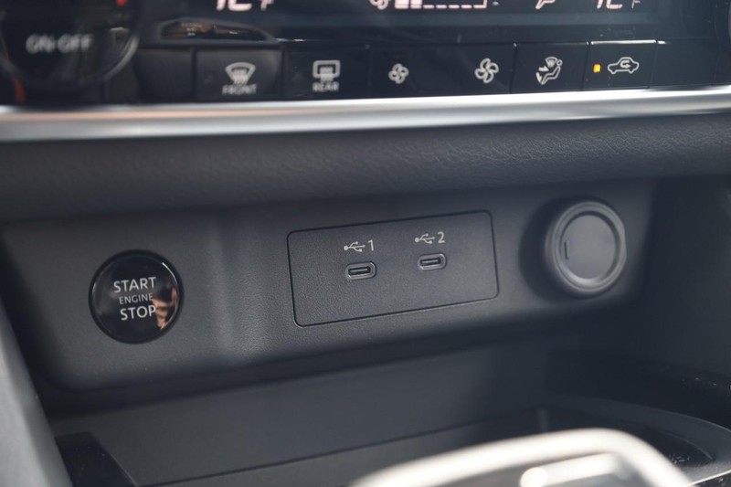 Nissan Rogue Vehicle Image 15