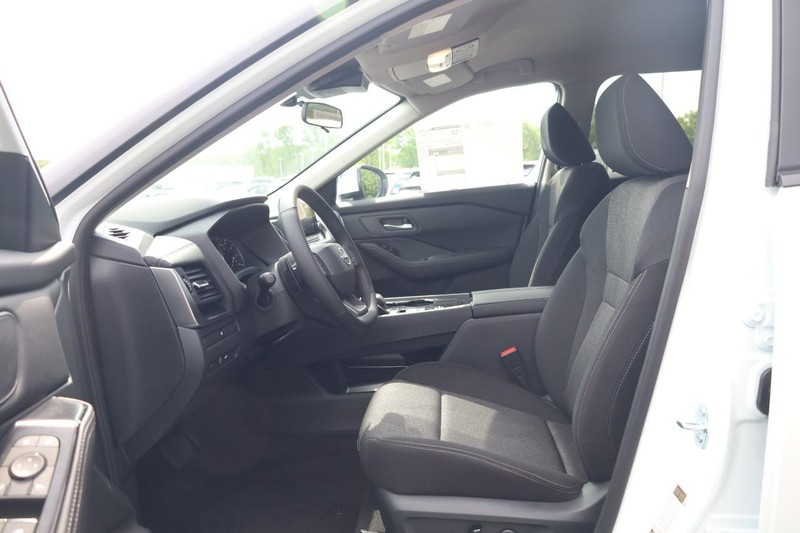Nissan Rogue Vehicle Image 20