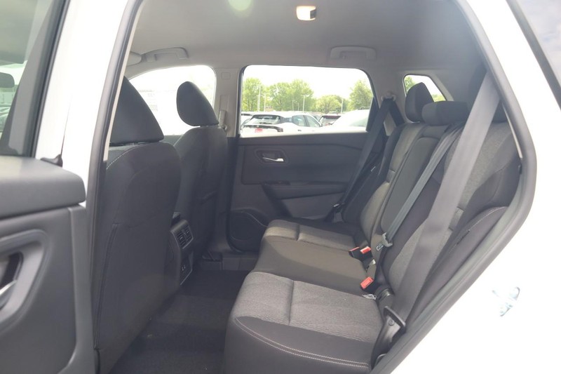 Nissan Rogue Vehicle Image 21
