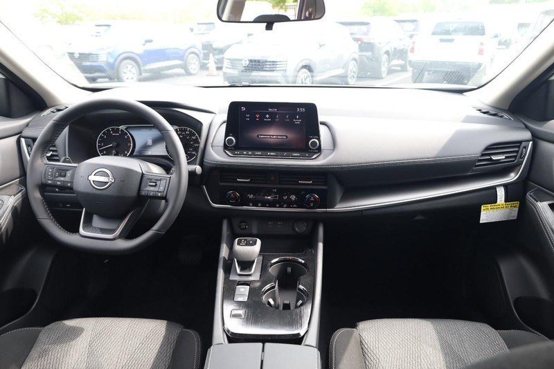 Nissan Rogue Vehicle Image 23