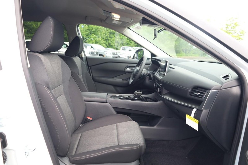 Nissan Rogue Vehicle Image 25