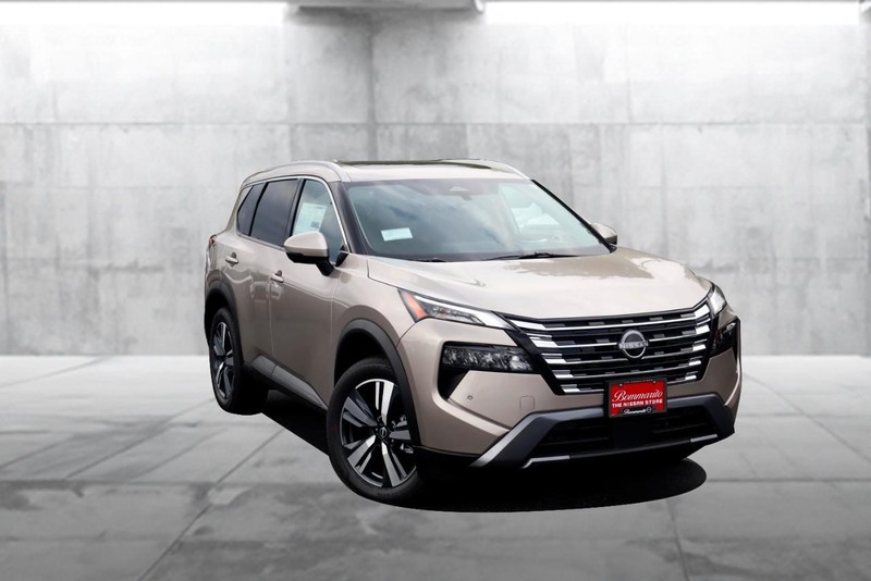 Nissan Rogue Vehicle Image 02