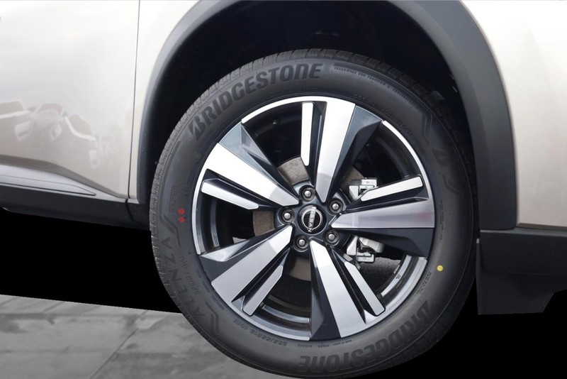 Nissan Rogue Vehicle Image 03