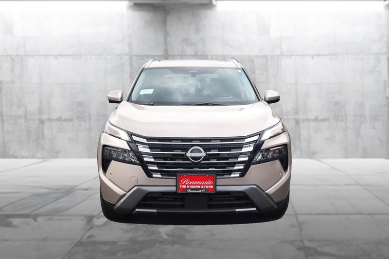 Nissan Rogue Vehicle Image 04