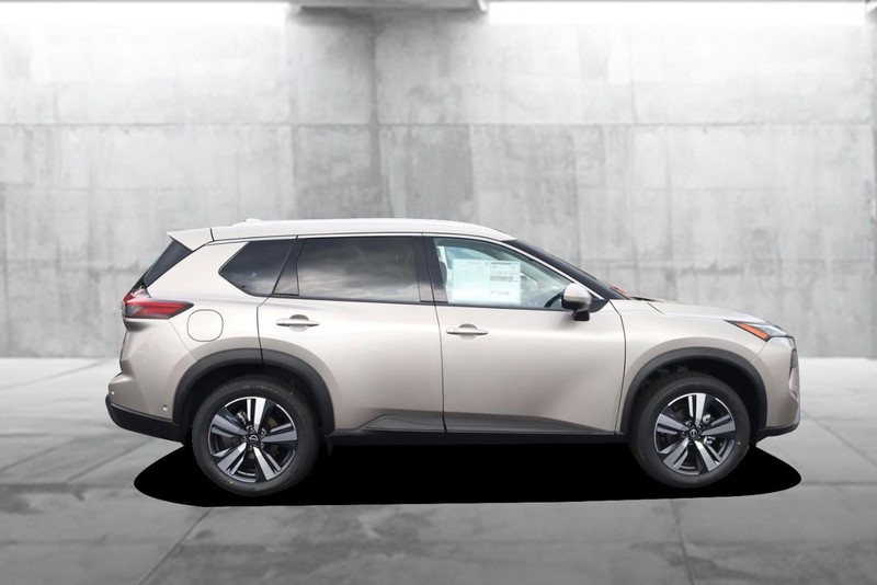 Nissan Rogue Vehicle Image 05