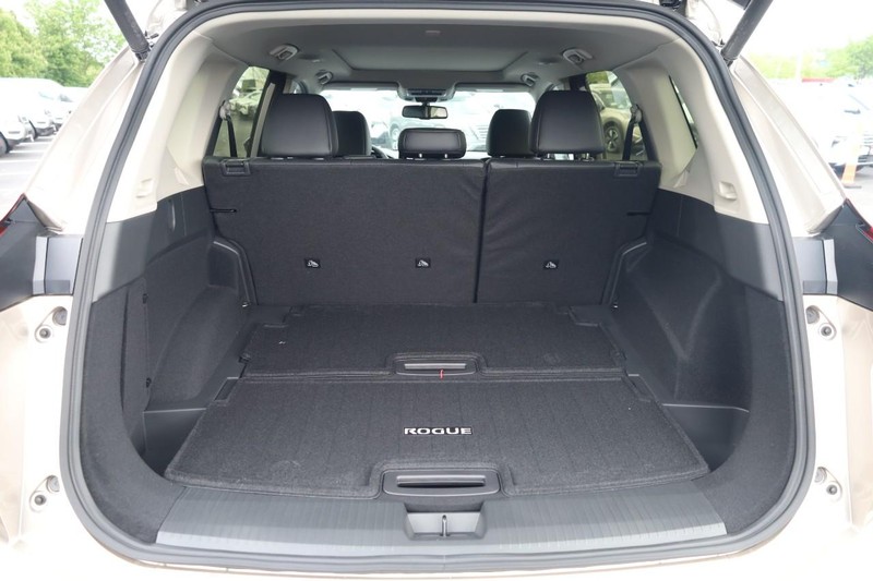 Nissan Rogue Vehicle Image 07