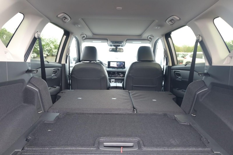 Nissan Rogue Vehicle Image 08