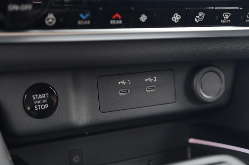 Nissan Rogue Vehicle Image 15