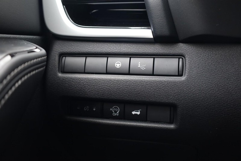 Nissan Rogue Vehicle Image 17