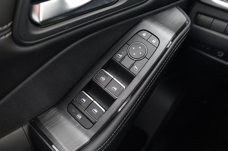 Nissan Rogue Vehicle Image 18