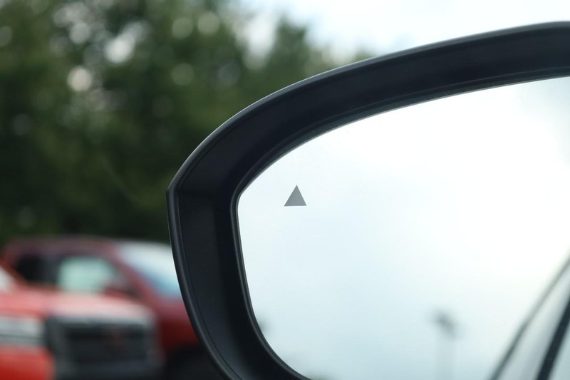 Nissan Rogue Vehicle Image 19