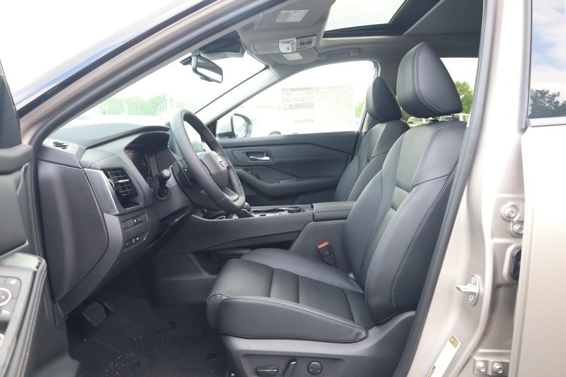 Nissan Rogue Vehicle Image 20