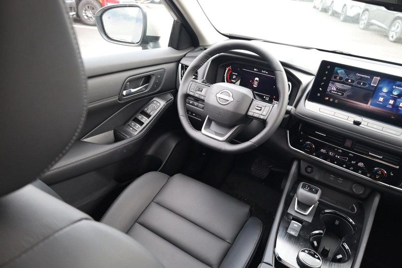 Nissan Rogue Vehicle Image 25