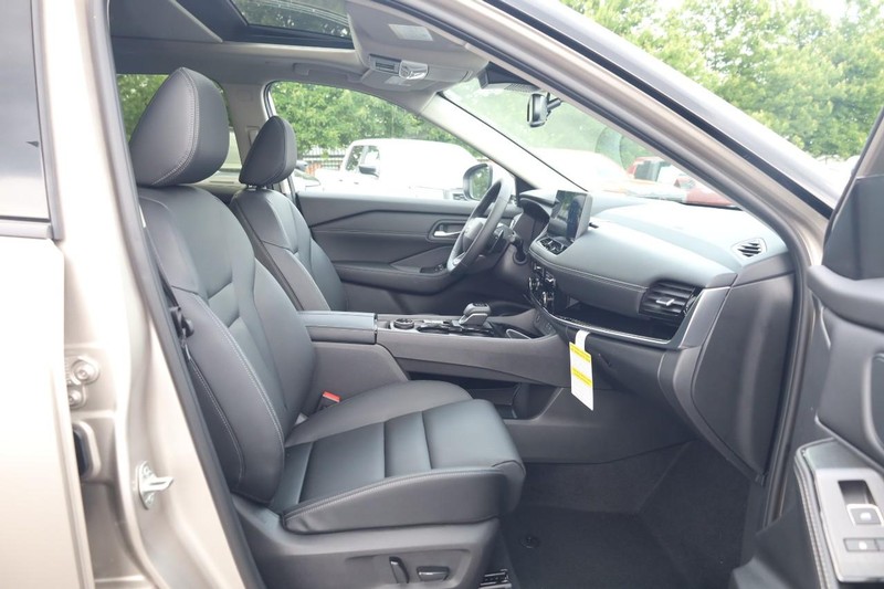 Nissan Rogue Vehicle Image 26