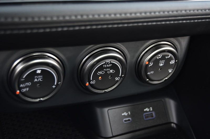 Nissan Z Vehicle Image 16