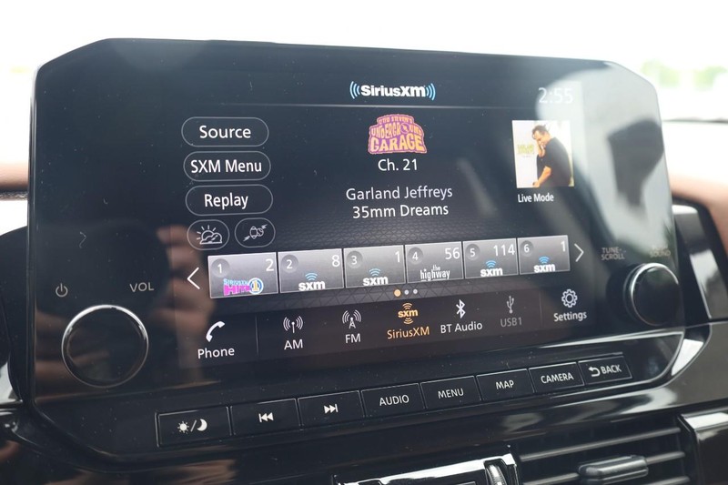 Nissan Pathfinder Vehicle Image 12