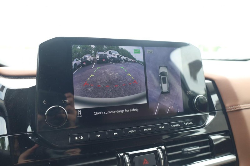 Nissan Pathfinder Vehicle Image 13